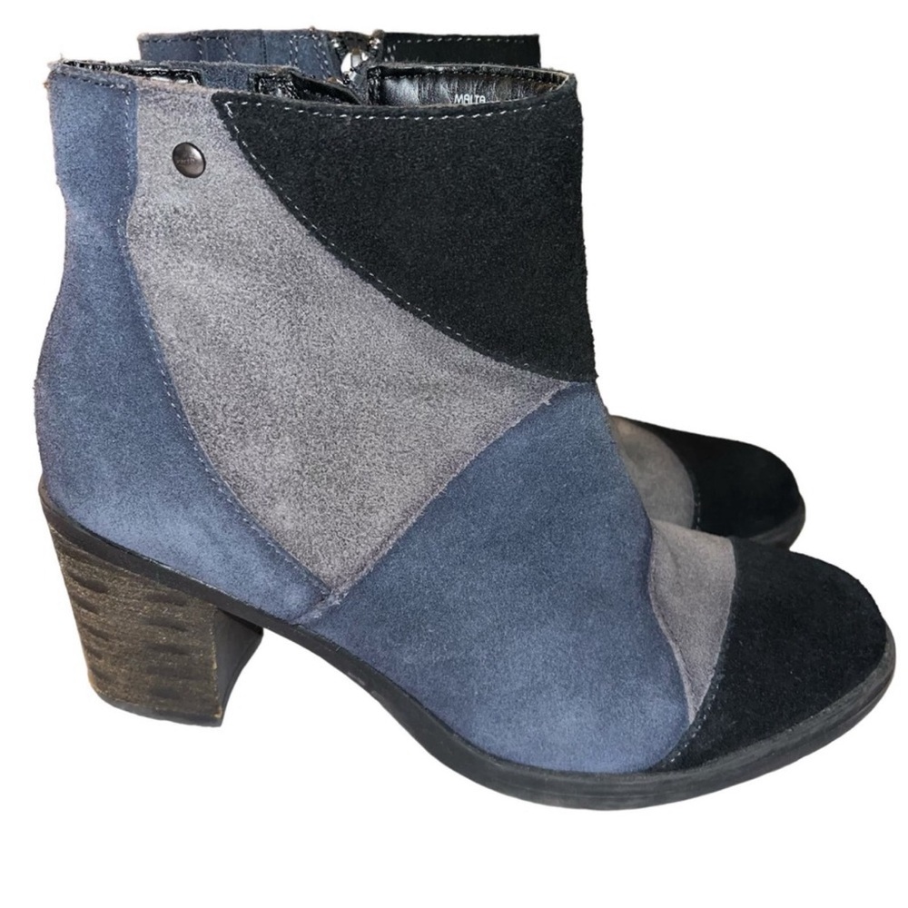 Earth Women's Ankle Boots in Black and Gray